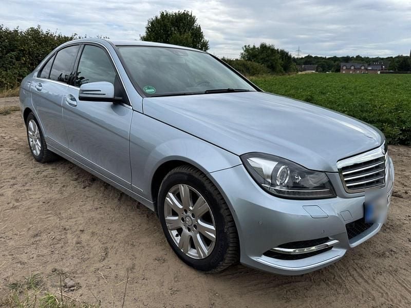 Silber Gebraucht 2013 Mercedes C220 Elegance Limousine | 14.290 € (Fairer Preis) - Bild 1/4