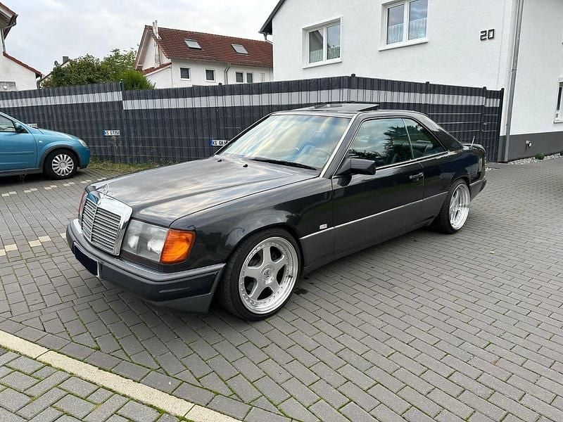 Schwarz Gebraucht 1991 Mercedes 200 Coupé | 7.999 € - Bild 1/4