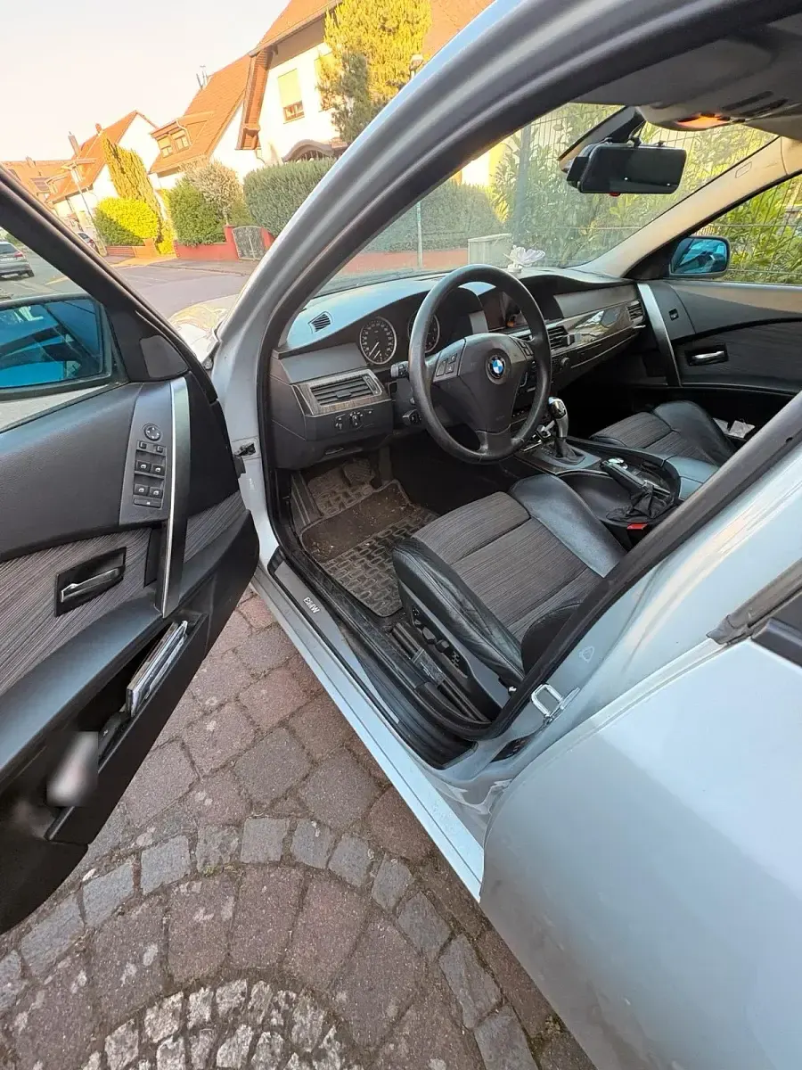 Gebraucht BMW 525 190 PS (139 kW) 2003 Silber Limousine