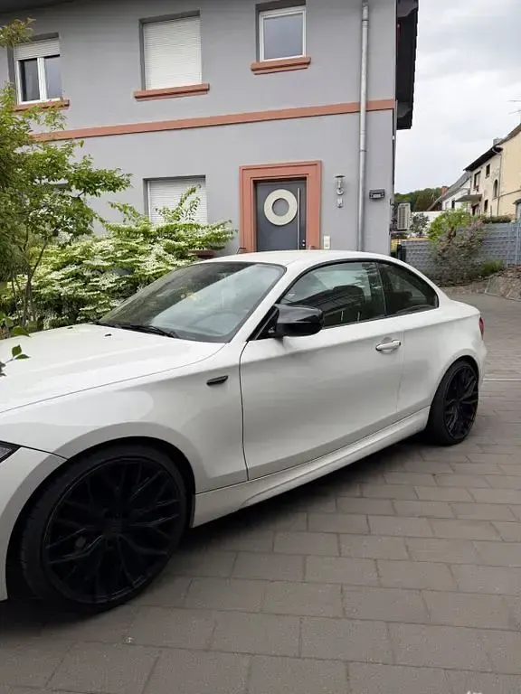 Używany BMW 120 Performance 177 KM (130 kW) 2010 Biały Hatchback