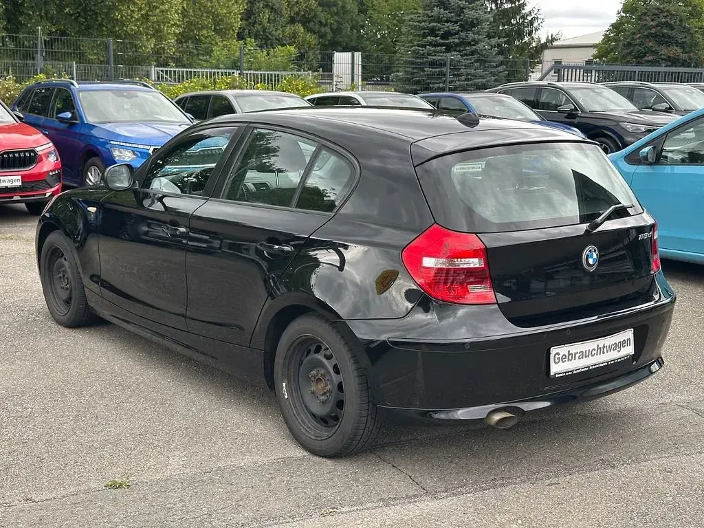 Gebraucht BMW 118 Advantage 143 PS (105 kW) 2011 Schwarz Kleinwagen