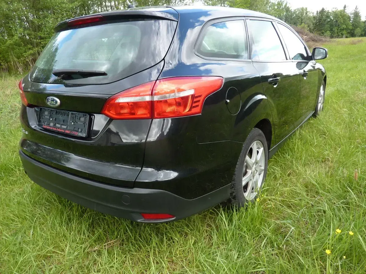 Brugt Ford Focus Trend 125 HK (91 kW) 2015 Sort Stationcar