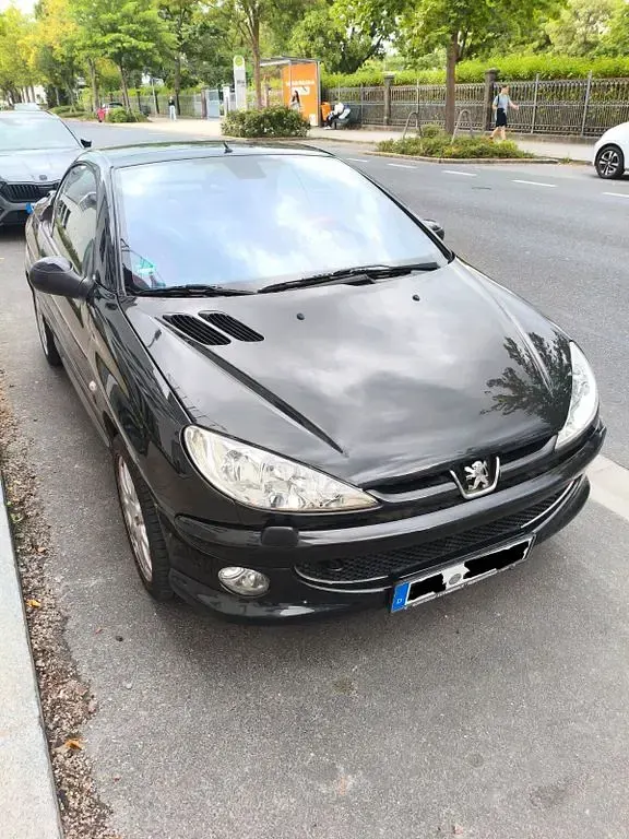 Gebraucht Peugeot 206 CC 109 PS (80 kW) 2005 Schwarz Cabrio