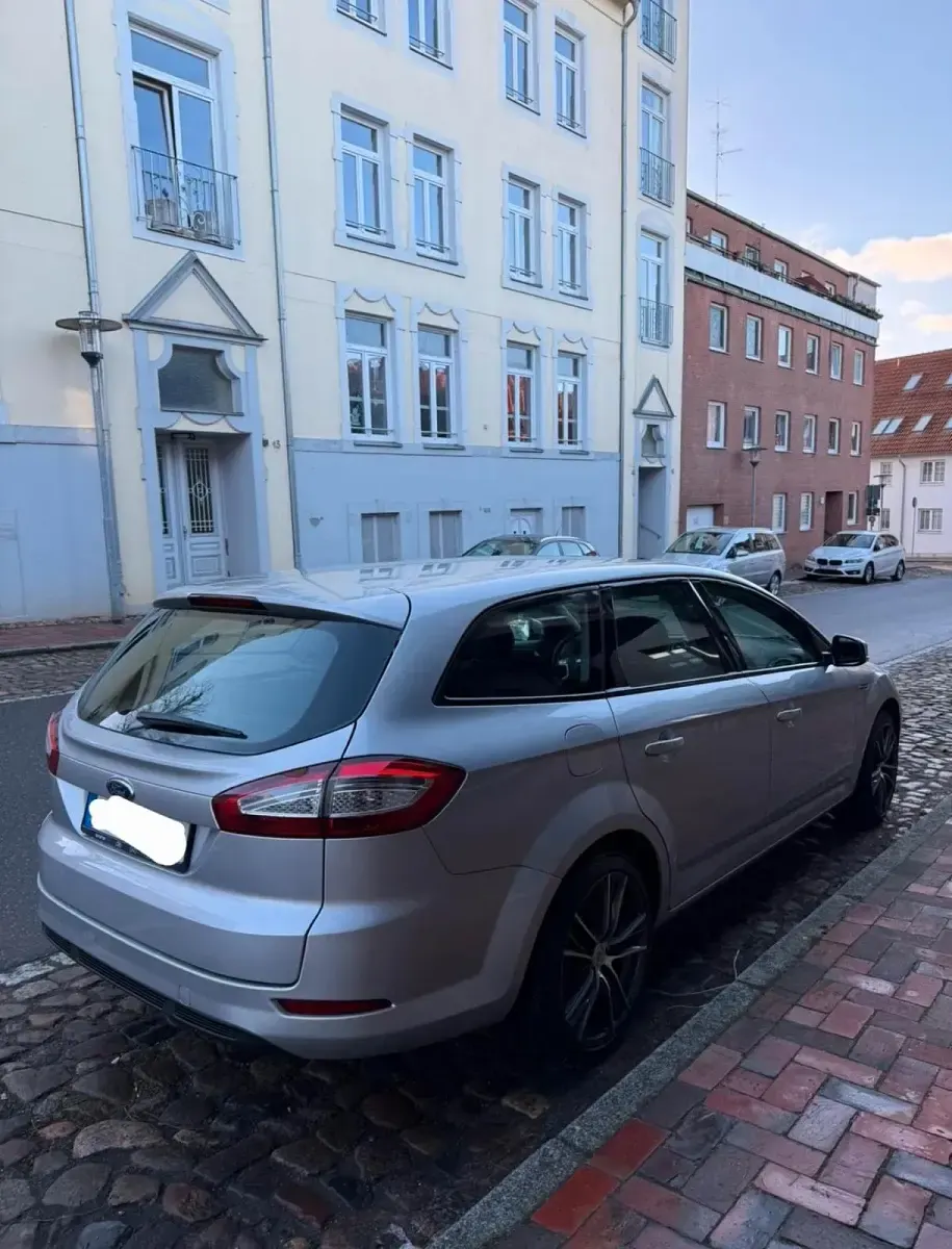 Używany Ford Mondeo 140 KM (102 kW) 2011 Srebrny Kombi