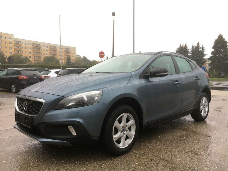 Blau Gebraucht 2013 Volvo V40 Momentum Kombi | 12.480 € (Fairer Preis) - Bild 1/4