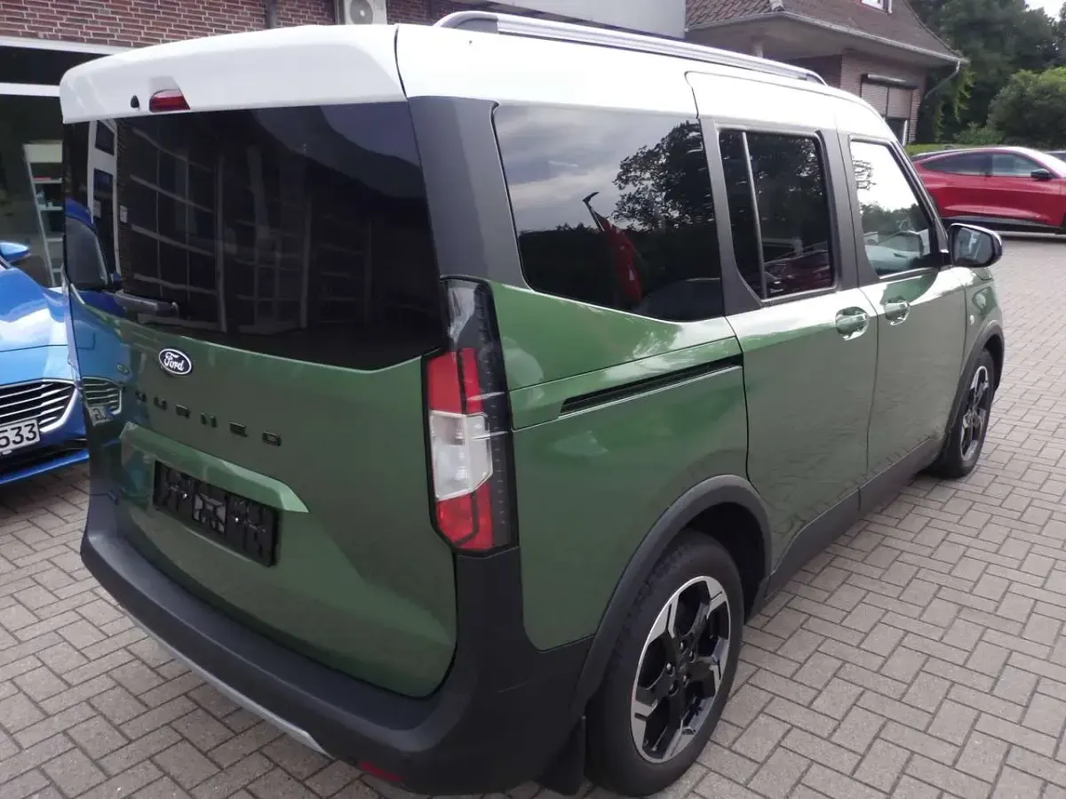 Gebraucht Ford Tourneo Courier Active 100 kW (136 PS) 2025 Bursting green Van / Kleinbus