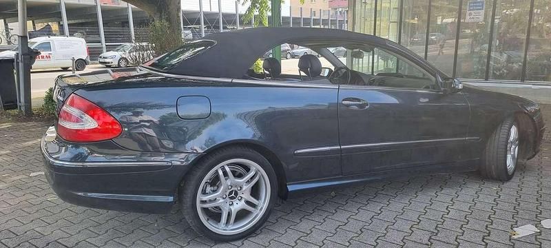 Smaragtschwarz metallic Gebraucht 2003 Mercedes CLK320 Avantgarde Cabrio | 9.950 € (Teuer) - Bild 1/4