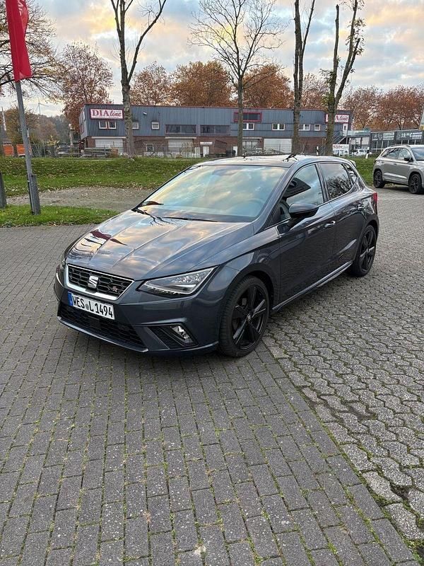 Grau Gebraucht 2020 Seat Ibiza Black Edition Kleinwagen | 15.990 € (Etwas zu teuer) - Bild 1/4