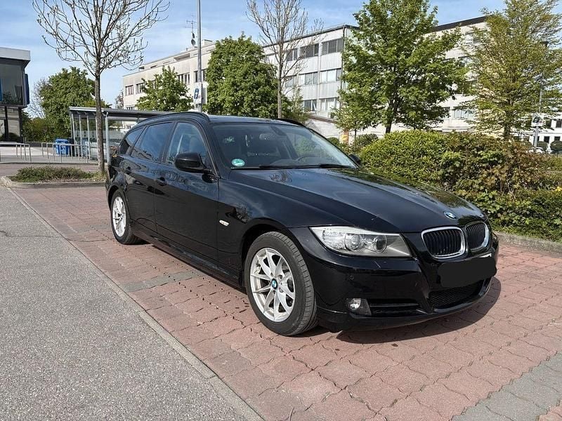Gebraucht BMW 318 143 PS (105 kW) 2011 Schwarz Kombi