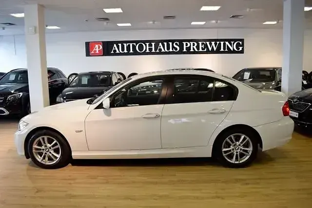 Gebraucht BMW 318 Comfort Edition 143 PS (105 kW) 2011 Weiß Limousine