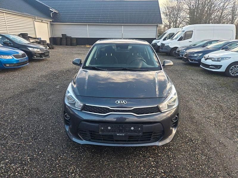 Braun Gebraucht 2017 Kia Rio DREAM-TEAM Edition Limousine | 4.800 € - Bild 1/4