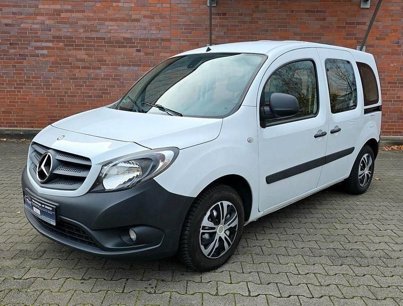 Weiß Gebraucht 2018 Mercedes Citan 112 Van / Kleinbus | 8.950 € (Guter Preis) - Bild 1/4