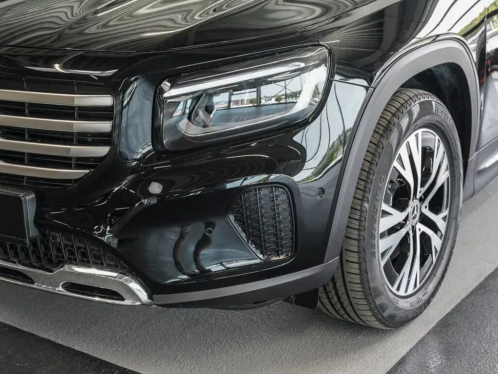 Gebraucht Mercedes GLB180 Advanced 136 PS (100 kW) 2026 Lack kosmosschwarz SUV