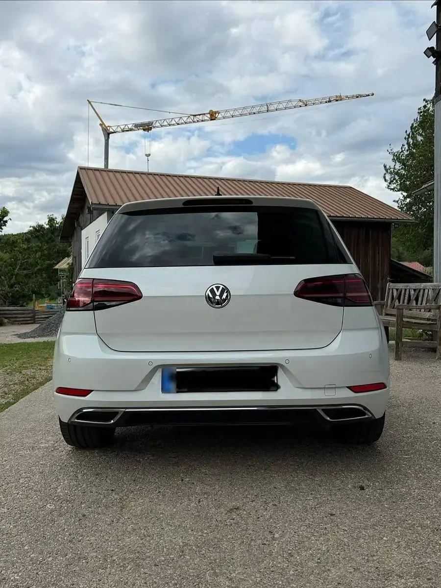 Gebraucht VW Golf VII 150 PS (110 kW) 2019 Weiß Limousine