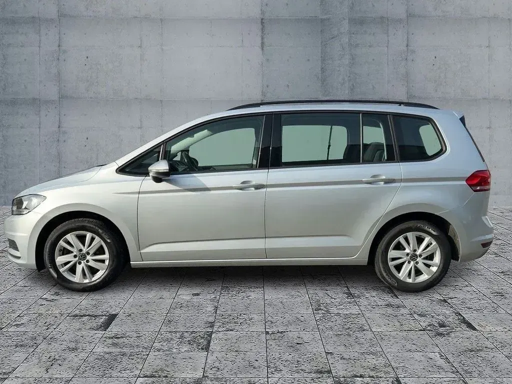 Gebraucht VW Touran Comfortline 150 PS (110 kW) 2022 Reflexsilber metallic Van / Kleinbus