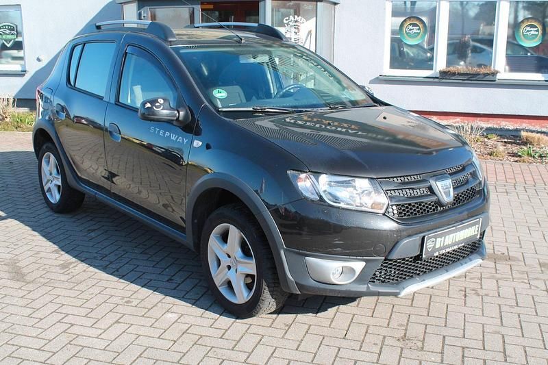 Gebraucht Dacia Sandero Stepway 90 PS (66 kW) 2016 Schwarz Limousine