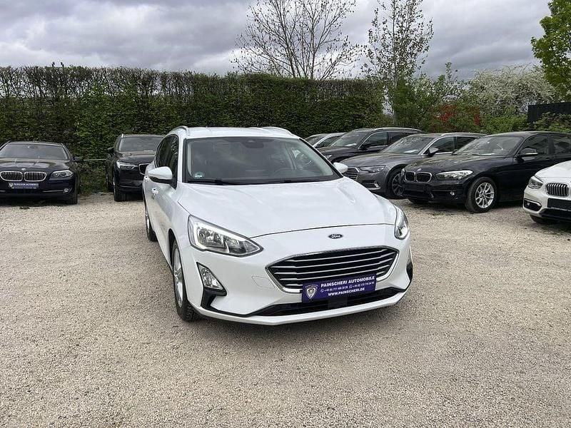 Weiß Gebraucht 2019 Ford Focus Cool & Connect Limousine | 11.479 € (Fairer Preis) - Bild 1/4