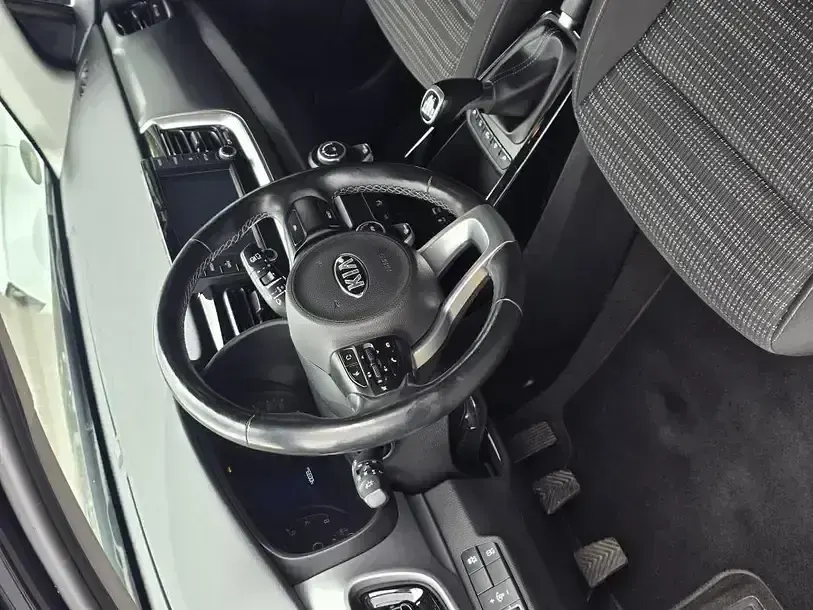 Gebraucht Kia Stonic Vision 101 PS (74 kW) 2021 Schwarz SUV