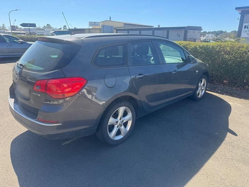 Gebraucht Opel Astra Edition 136 PS (100 kW) 2014 Kombi