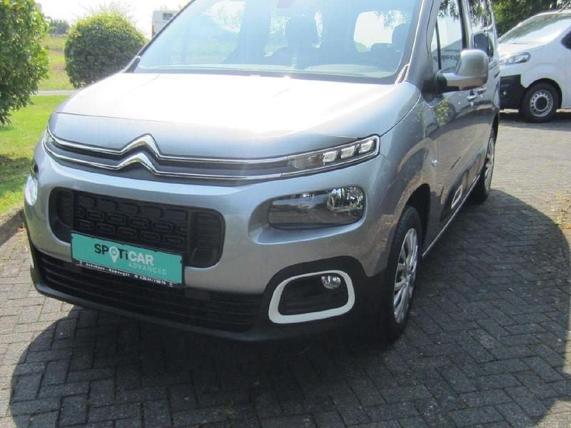 Grau Gebraucht 2021 Citroën Berlingo Feel Van / Kleinbus | 16.800 € (Fairer Preis) - Bild 1/4
