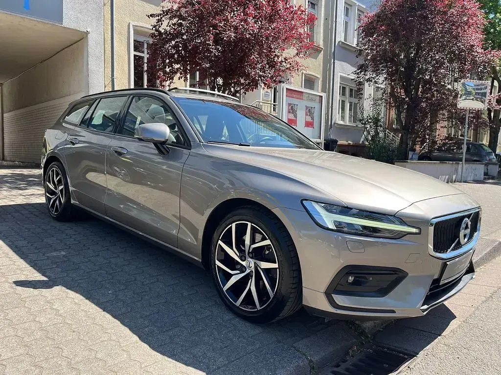 Używany Volvo V60 250 KM (183 kW) 2019 Szary Kombi