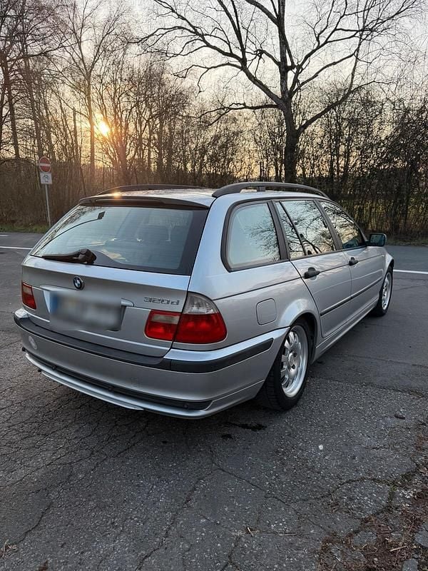 Second-hand BMW 320 150 CP (110 kW) 2002 Argintiu Break