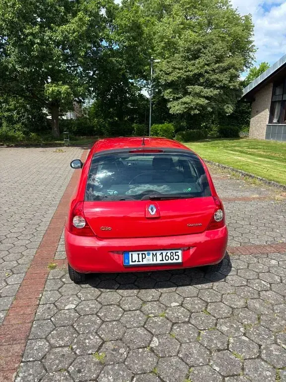 Gebraucht Renault Clio II 75 PS (55 kW) 2011 Rot Limousine