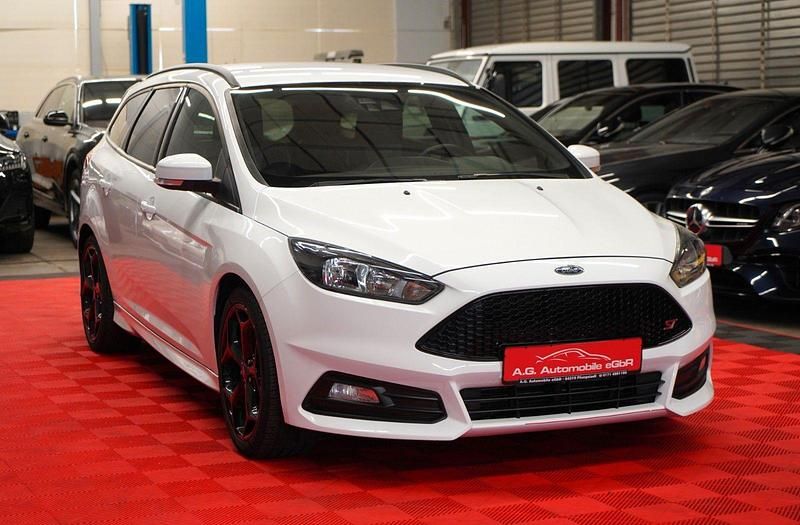 Gebraucht Ford Focus ST 250 PS (183 kW) 2016 Weiß Kombi