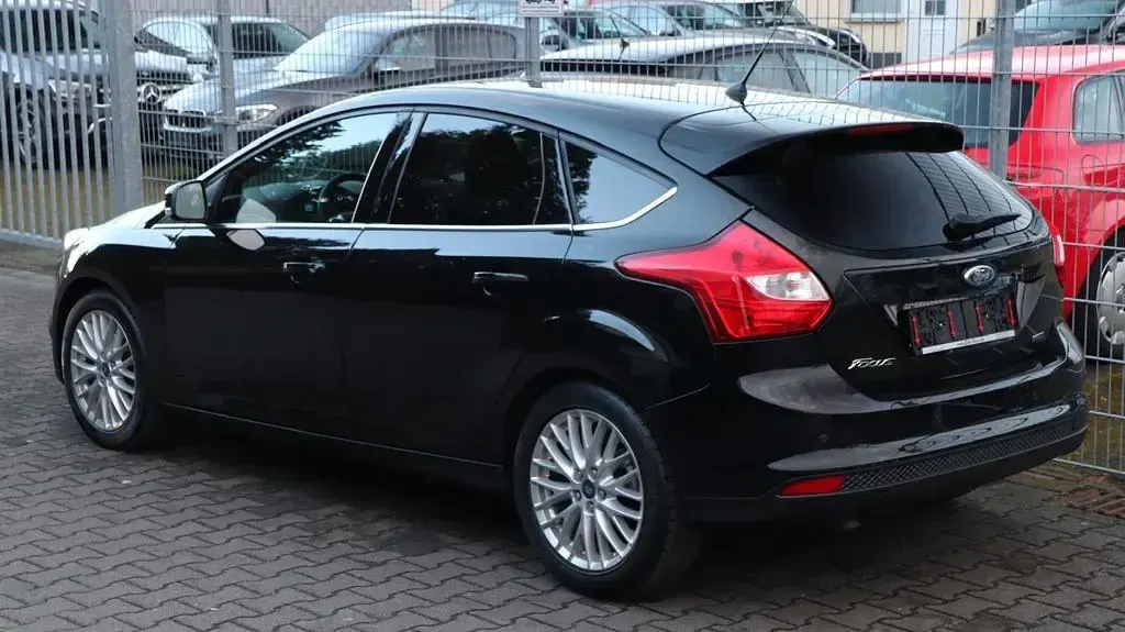 Gebraucht Ford Focus Champions Edition 95 PS (69 kW) 2011 Schwarz Limousine
