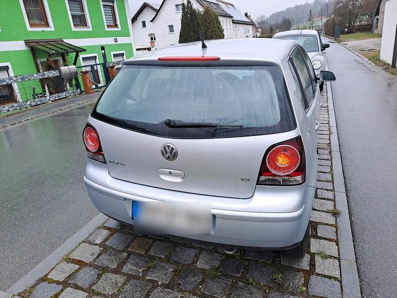 Gebraucht VW Polo 63 PS (46 kW) 2006 Silber Kleinwagen