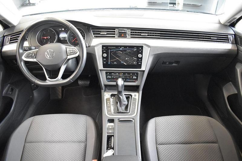 Gebraucht VW Passat 150 PS (110 kW) 2021 Grau Kombi