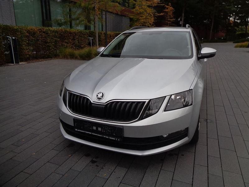 Silber Gebraucht 2018 Skoda Octavia Ambition Kombi | 10.300 € (Guter Preis) - Bild 1/4