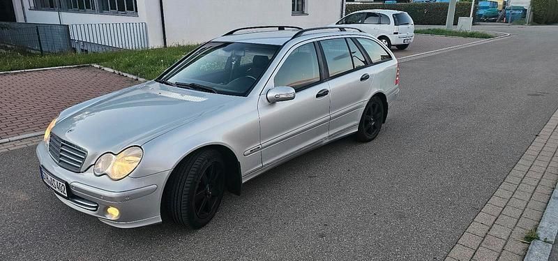 Grau Gebraucht 2004 Mercedes C220 Kombi | 2.290 € (Etwas zu teuer) - Bild 1/4