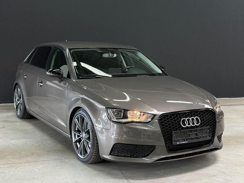 Grau Gebraucht 2013 Audi A3 Sport Limousine | 7.900 € (Teuer) - Bild 1/4