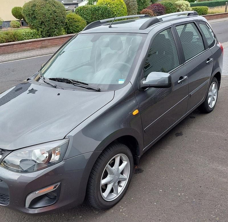 Grau Gebraucht 2016 Lada Kalina Kombi | 8.450 € - Bild 1/4