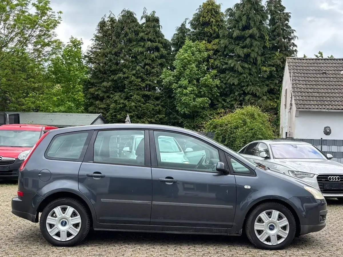 Usado Ford Focus Ghia 101 CV (74 kW) 2003 Gris Familiar