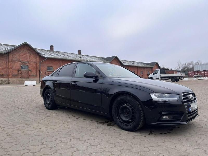 Gebraucht Audi A4 Ambition 177 PS (130 kW) 2014 Schwarz Limousine