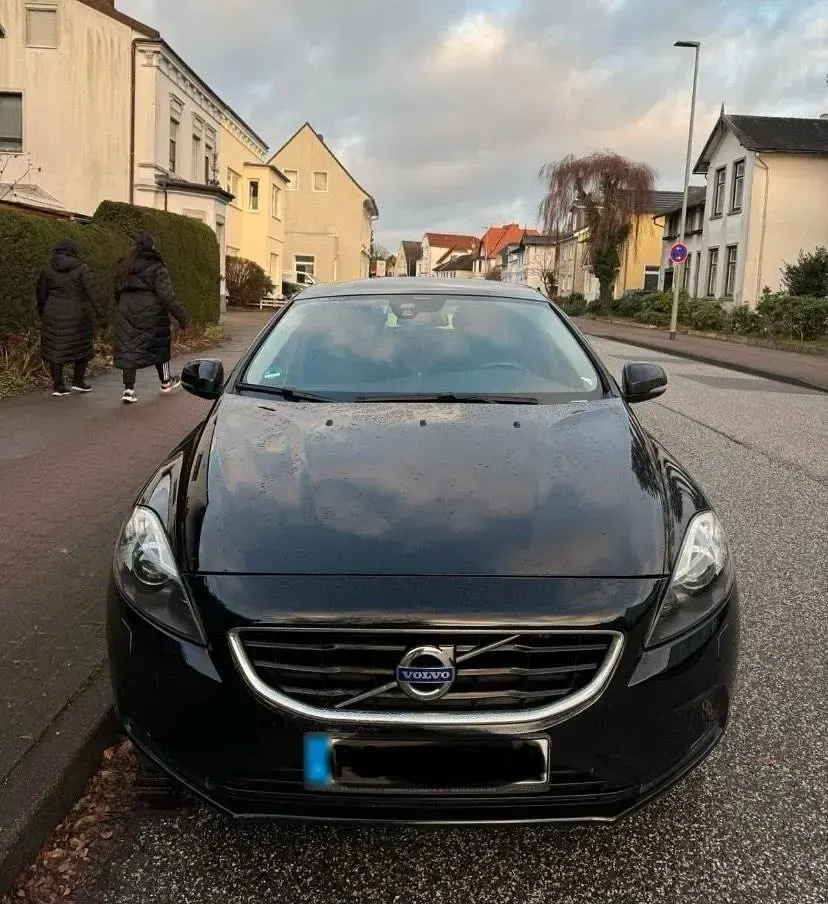 Gebraucht Volvo V40 114 PS (83 kW) 2012 Schwarz Kleinwagen