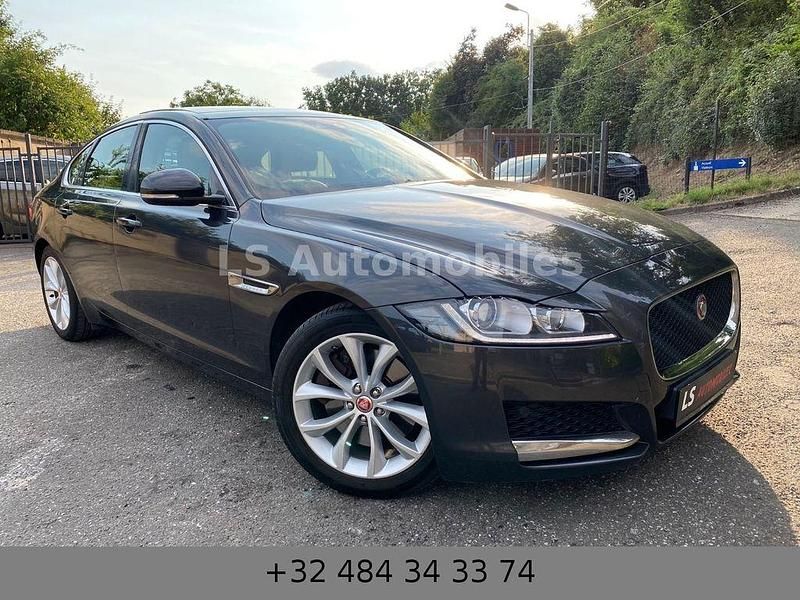 Grau Gebraucht 2016 Jaguar XF Limousine | 10.499 € (Fairer Preis) - Bild 1/4