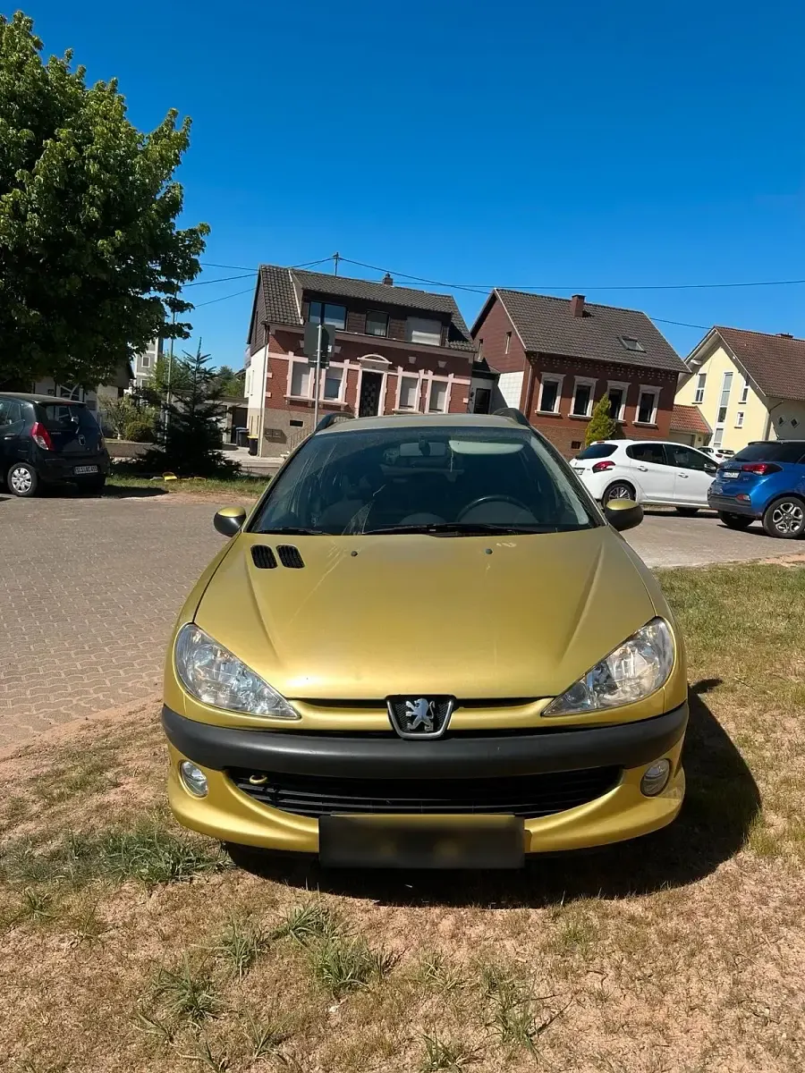 Gebraucht Peugeot 206 109 PS (80 kW) 2003 Gold Kombi