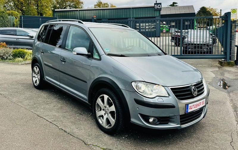 Grau Gebraucht 2009 VW Touran Freestyle Van / Kleinbus | 5.690 € (Fairer Preis) - Bild 1/4
