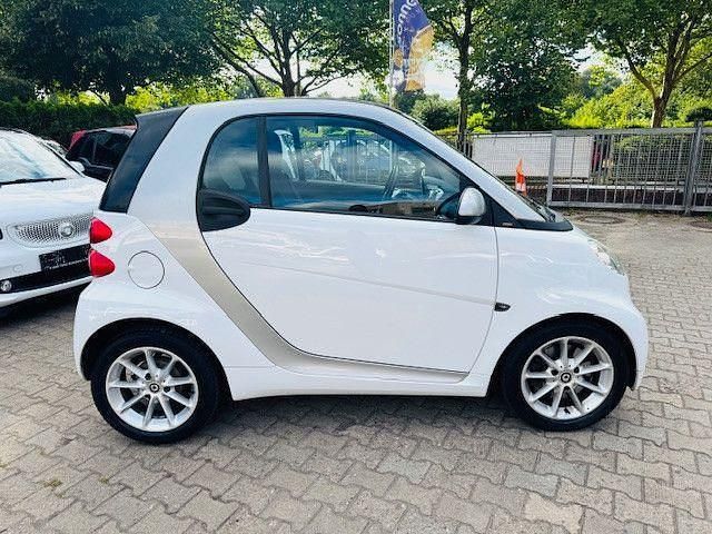 Gebraucht Smart ForTwo Coupé Passion 71 PS (52 kW) 2010 Weiß Kleinwagen