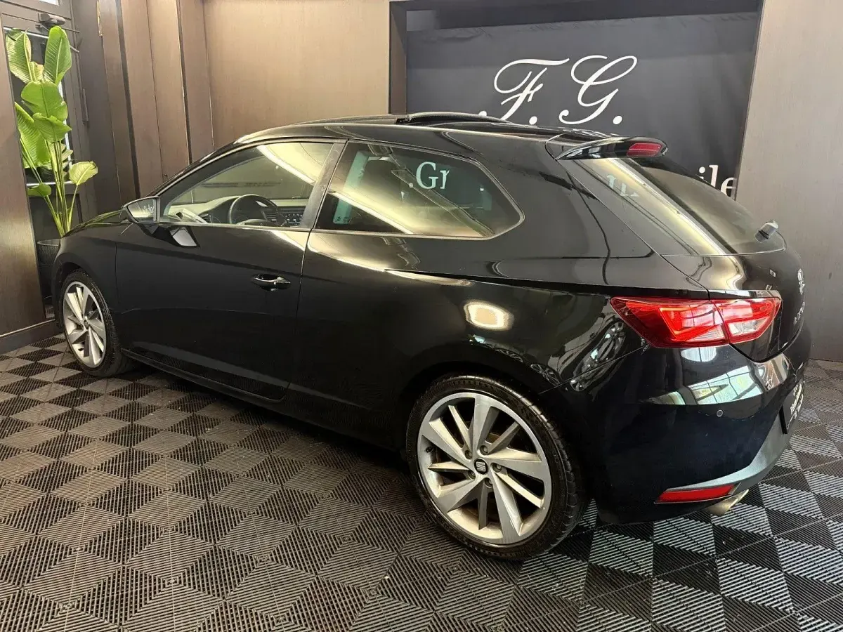 Używany Seat Leon FR 184 KM (135 kW) 2016 Czarny Coupe