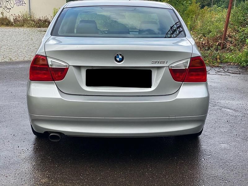 Gebraucht BMW 318 130 PS (95 kW) 2007 Silber Limousine
