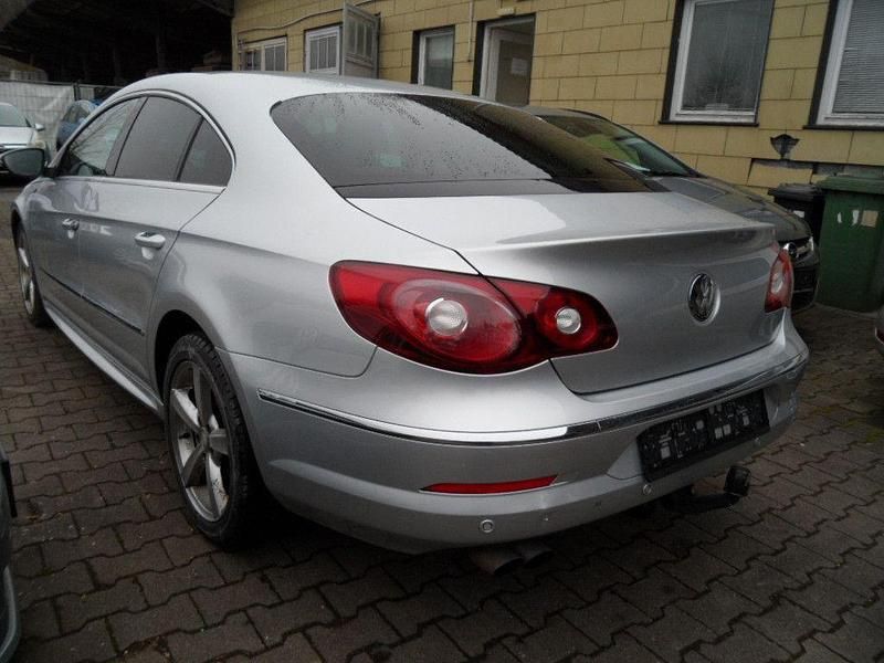Gebraucht VW Passat Basis 140 PS (102 kW) 2010 Silber Limousine