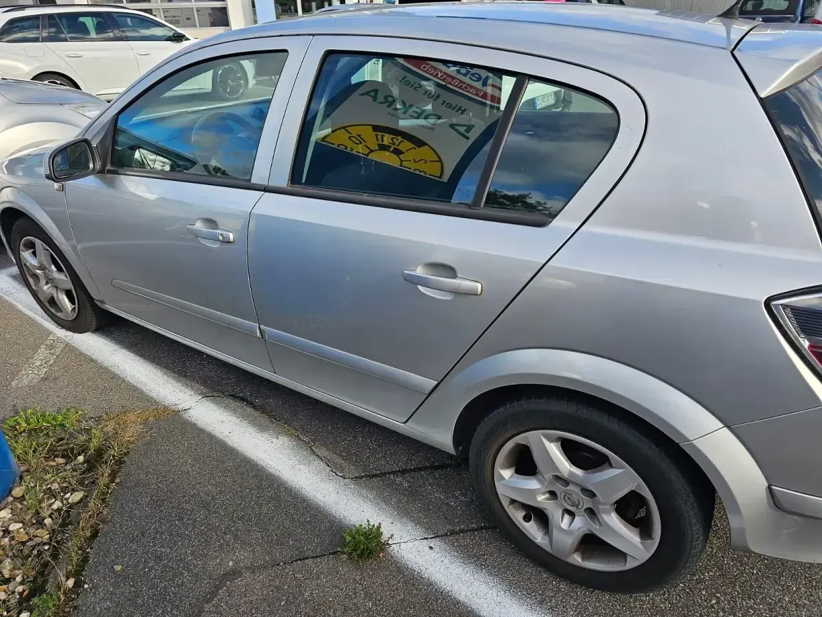 Gebraucht Opel Astra Edition 140 PS (102 kW) 2007 Silber Limousine
