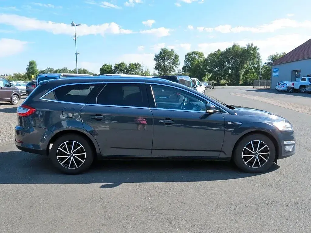 Gebraucht Ford Mondeo Titanium 160 PS (117 kW) 2013 Grau Limousine