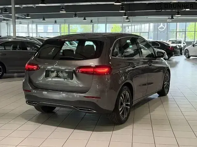 Gebraucht Mercedes B180 Progressive 136 PS (100 kW) 2025 Lack mountaingrau Kleinwagen