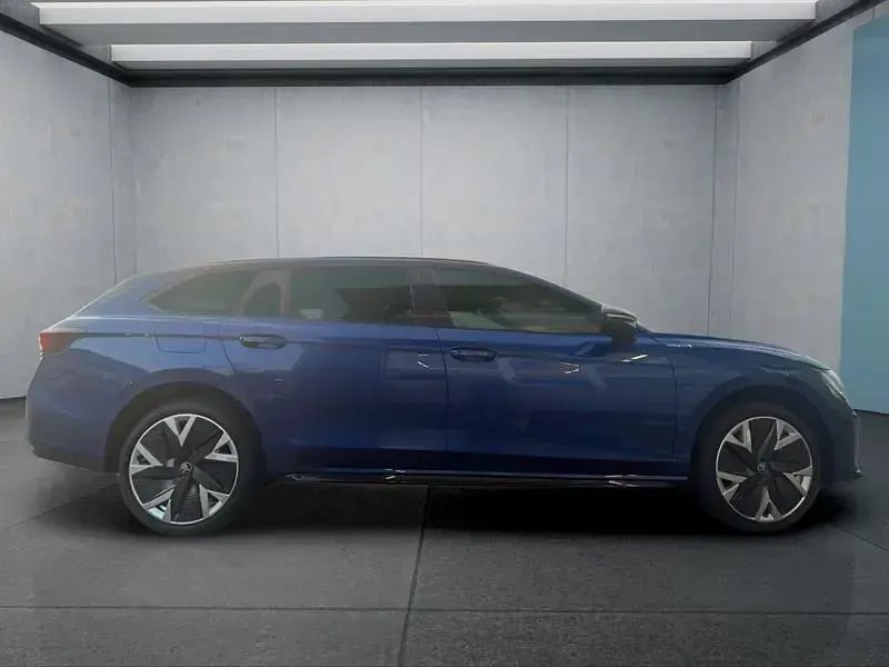 Gebraucht Skoda Superb 204 PS (150 kW) 2026 Blau Kombi