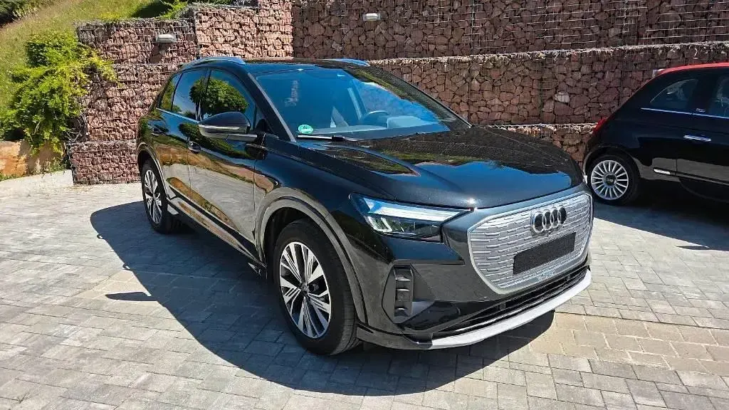 Gebraucht Audi Q4 e-tron Basis 125 kW (170 PS) 2021 Mythosschwarz metallic SUV